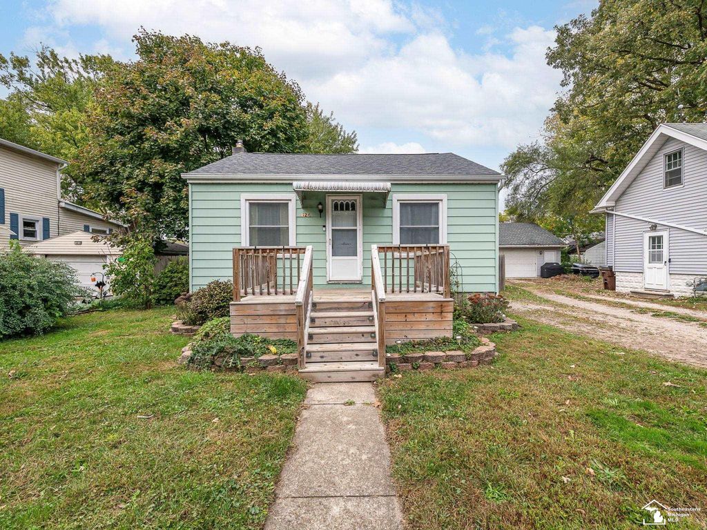 524 Oak Drive, Monroe Twp, MI 48161