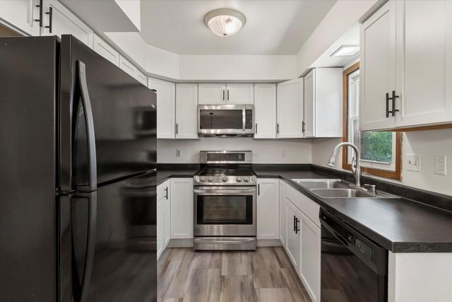 2712 Welsh COURT #2714, Waukesha, WI 53188