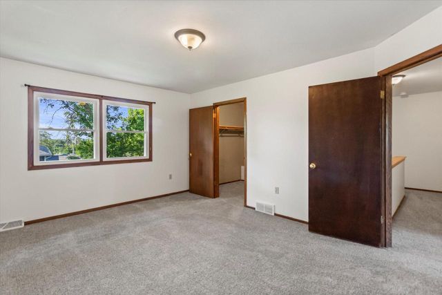 2712 Welsh COURT #2714, Waukesha, WI 53188