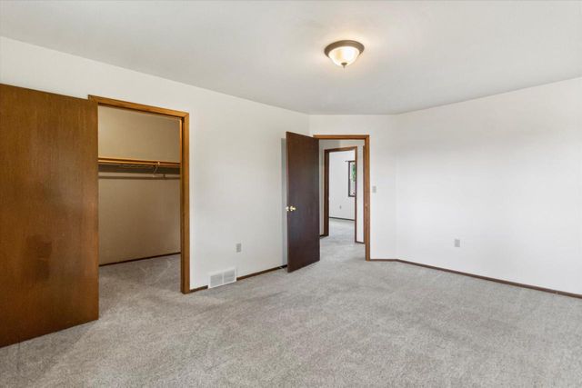 2712 Welsh COURT #2714, Waukesha, WI 53188