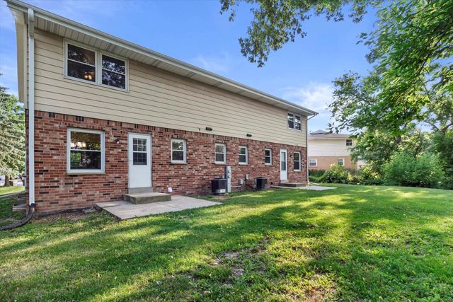 2712 Welsh COURT #2714, Waukesha, WI 53188