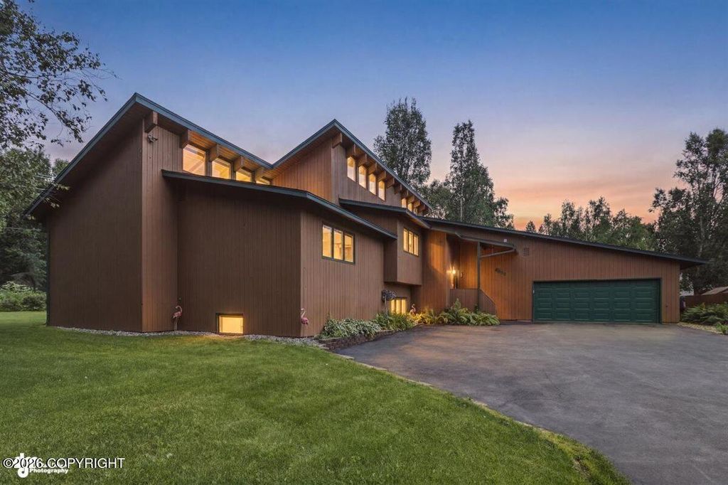 8670 Kushtaka Circle, Anchorage, AK 99504