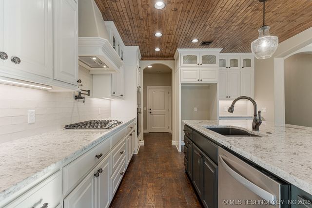 9104 E 62nd Place S, Tulsa, OK 74133