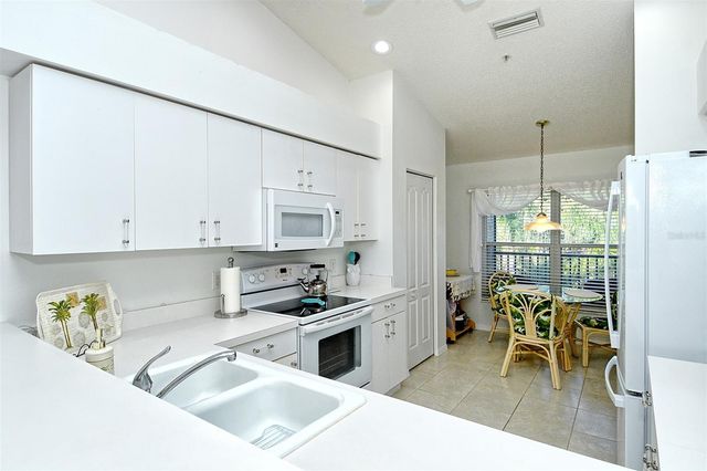 5221 MAHOGANY RUN AVENUE 223, Sarasota, FL 34241