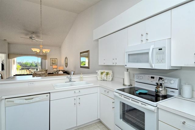 5221 MAHOGANY RUN AVENUE 223, Sarasota, FL 34241