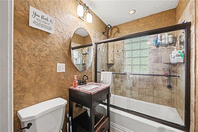 30 S Village Drive, Liberty, MO 64068