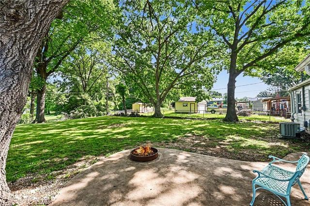 30 S Village Drive, Liberty, MO 64068