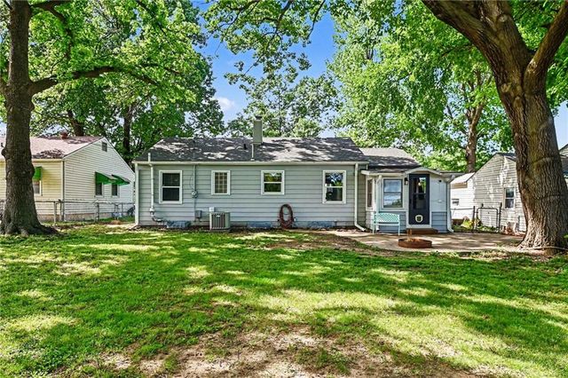 30 S Village Drive, Liberty, MO 64068