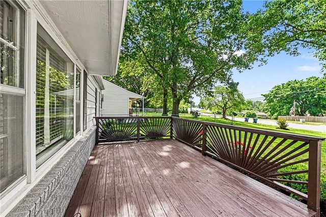 30 S Village Drive, Liberty, MO 64068