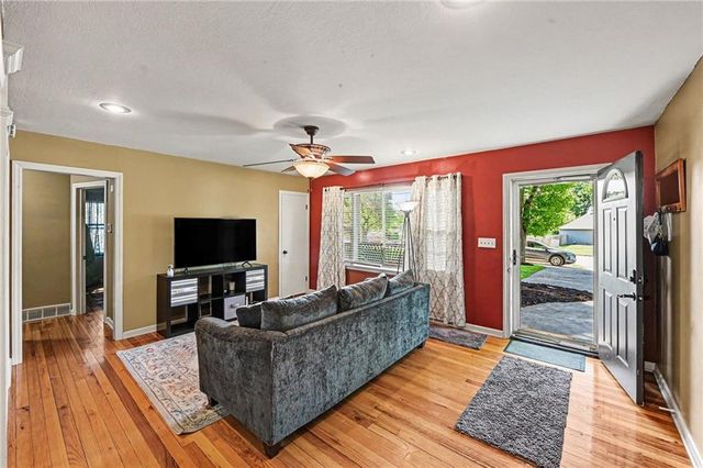 30 S Village Drive, Liberty, MO 64068