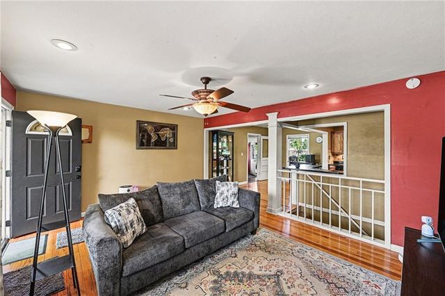30 S Village Drive, Liberty, MO 64068
