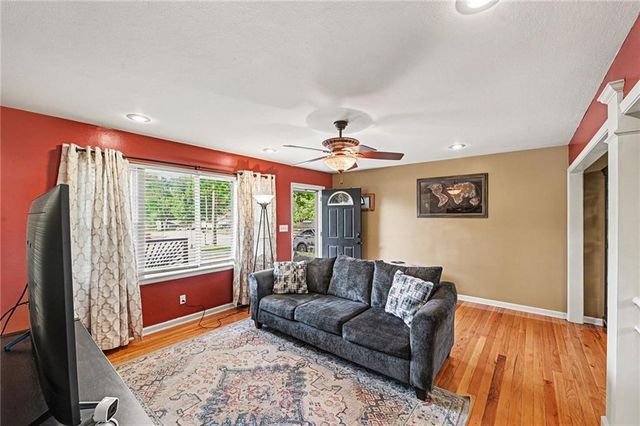 30 S Village Drive, Liberty, MO 64068