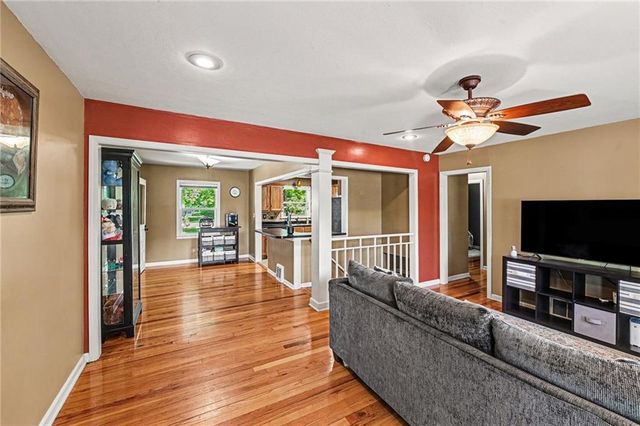 30 S Village Drive, Liberty, MO 64068