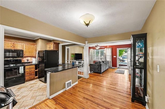 30 S Village Drive, Liberty, MO 64068