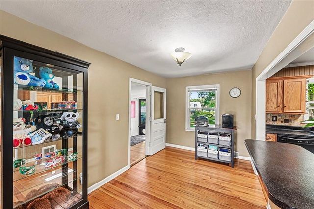 30 S Village Drive, Liberty, MO 64068