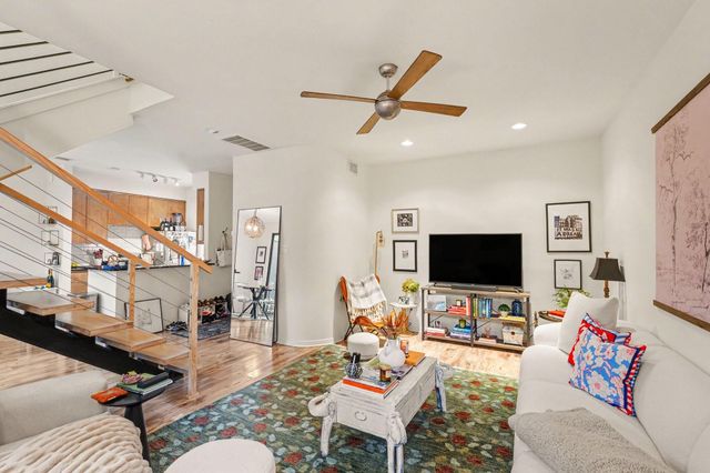 2100 Commonwealth Street M, Houston, TX 77006