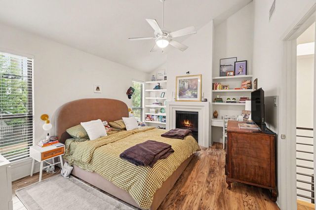 2100 Commonwealth Street M, Houston, TX 77006