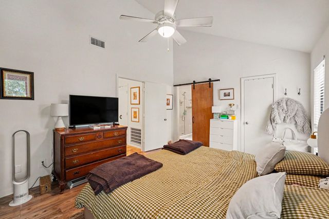 2100 Commonwealth Street M, Houston, TX 77006