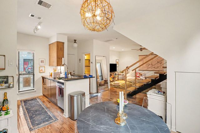 2100 Commonwealth Street M, Houston, TX 77006