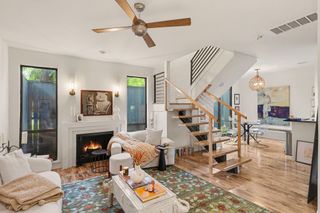 2100 Commonwealth Street M, Houston, TX 77006