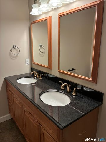 14 Brookview Circle, Canton, CT 06019