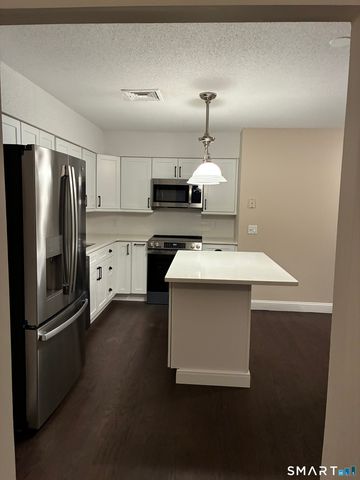 14 Brookview Circle, Canton, CT 06019