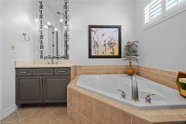 6977 Bent Grass DR, Naples, FL 34113