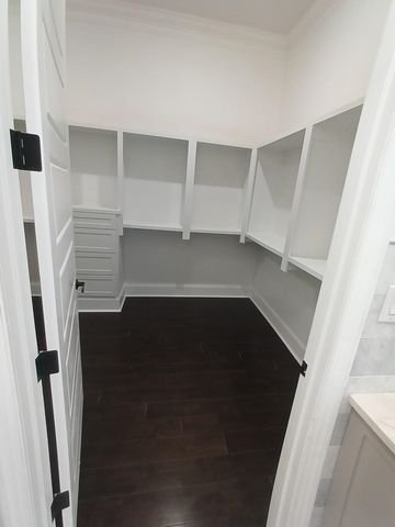 5690 WALNUT GROVE RD, Memphis, TN 38120