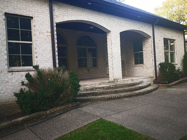 5690 WALNUT GROVE RD, Memphis, TN 38120