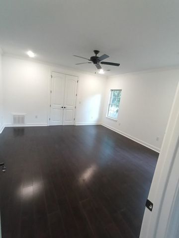 5690 WALNUT GROVE RD, Memphis, TN 38120