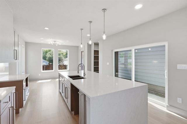 340 N Moore Street, Dallas, TX 75203