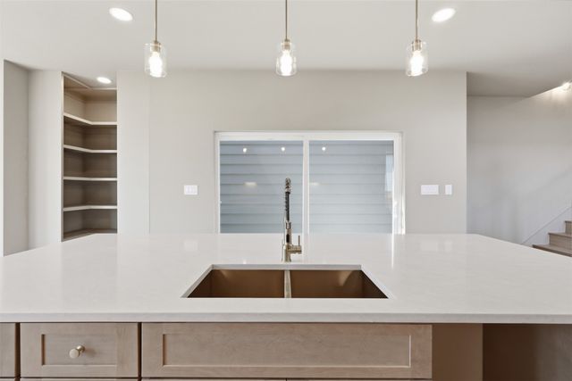 340 N Moore Street, Dallas, TX 75203