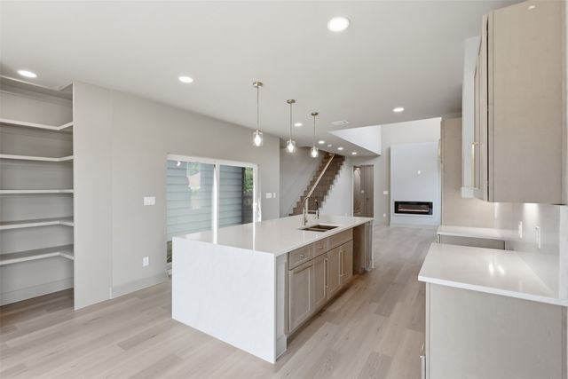 340 N Moore Street, Dallas, TX 75203