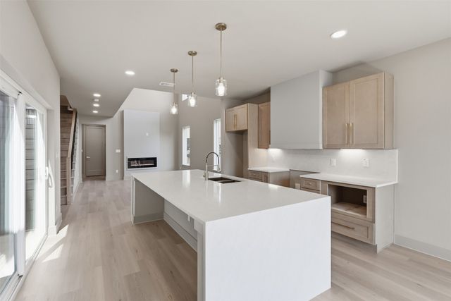 340 N Moore Street, Dallas, TX 75203