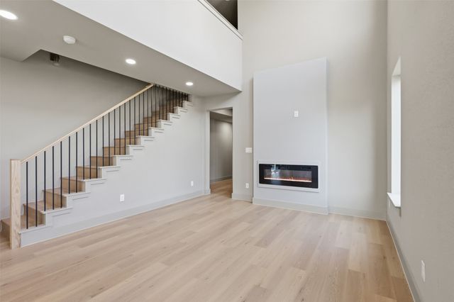 340 N Moore Street, Dallas, TX 75203