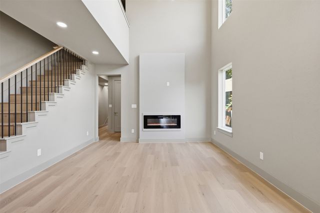 340 N Moore Street, Dallas, TX 75203