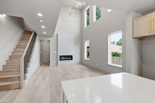 340 N Moore Street, Dallas, TX 75203