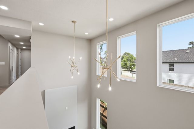 340 N Moore Street, Dallas, TX 75203