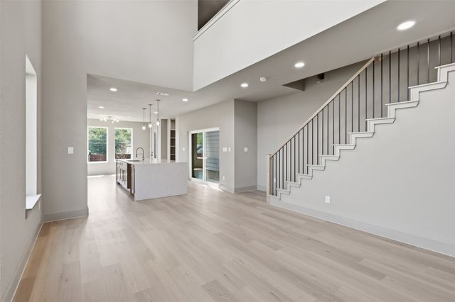 340 N Moore Street, Dallas, TX 75203