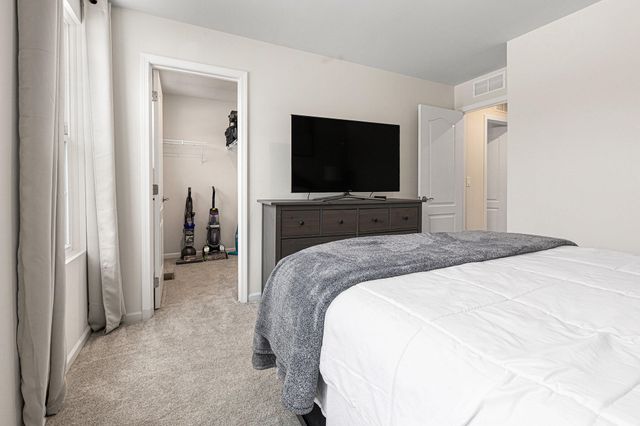 2857 Fairgrove Crescent, Ann Arbor, MI 48108