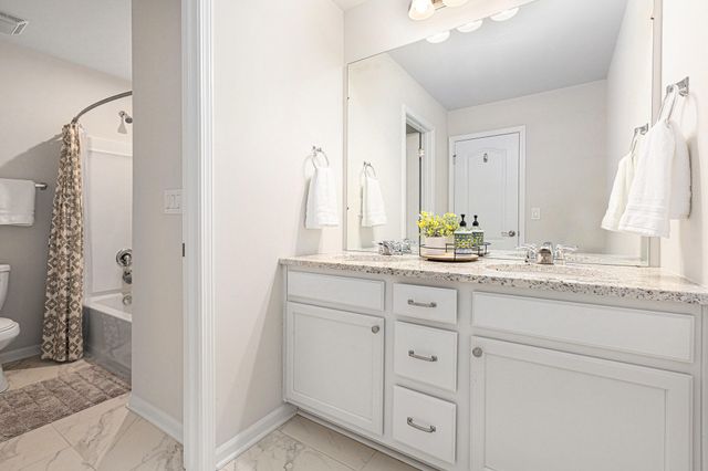 2857 Fairgrove Crescent, Ann Arbor, MI 48108