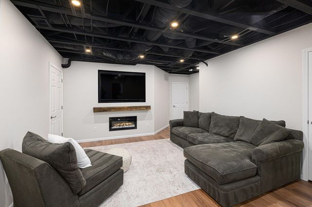 2857 Fairgrove Crescent, Ann Arbor, MI 48108