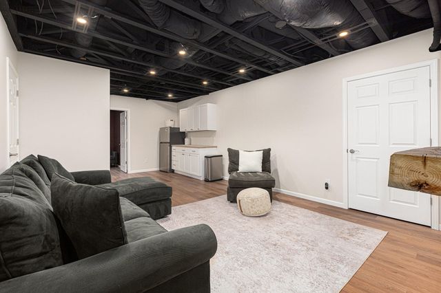 2857 Fairgrove Crescent, Ann Arbor, MI 48108