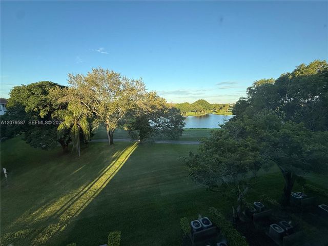 301 SW 135th Avenue 402C, Pembroke Pines, FL 33027
