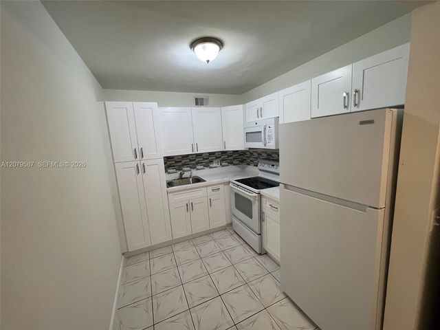 301 SW 135th Avenue 402C, Pembroke Pines, FL 33027