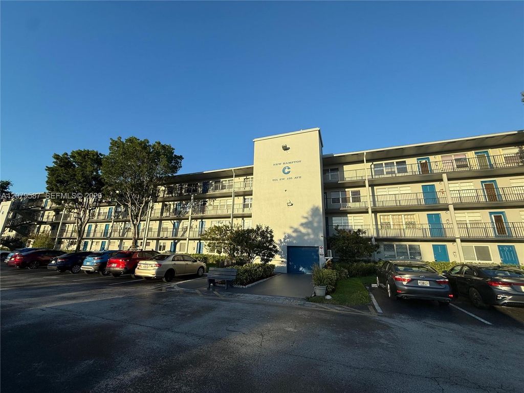 301 SW 135th Avenue 402C, Pembroke Pines, FL 33027