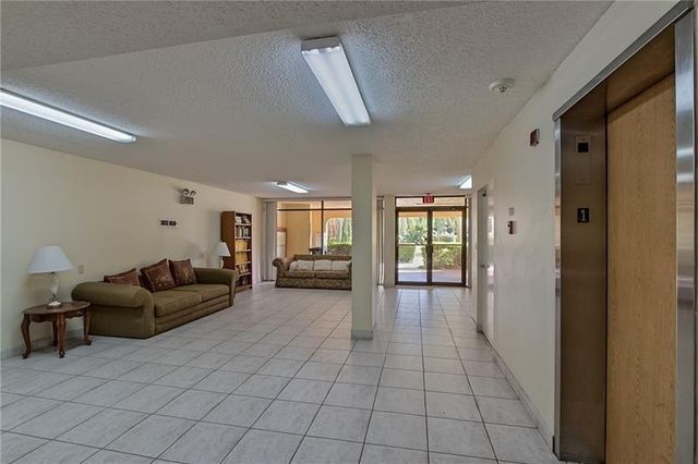 737 SE 1st Way 306, Deerfield Beach, FL 33441