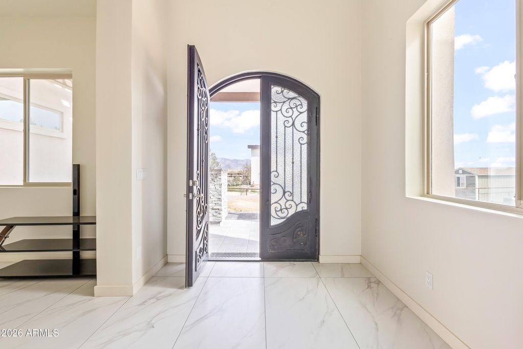 Image 3 of property listing at 17021 E LOWDEN Road, Rio Verde, AZ 85263