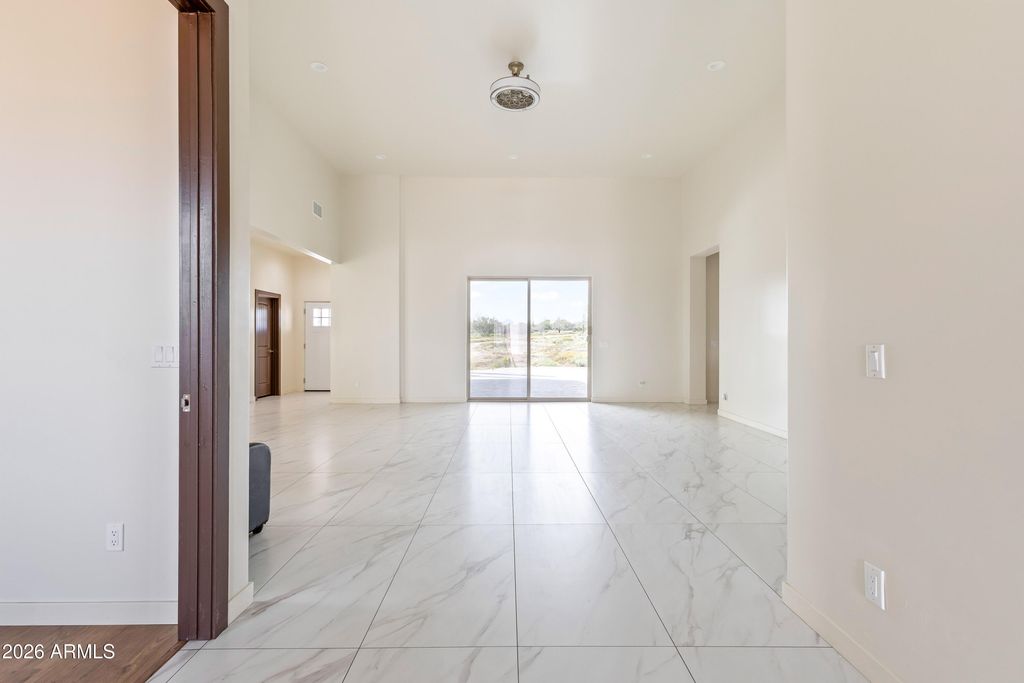 Image 4 of property listing at 17021 E LOWDEN Road, Rio Verde, AZ 85263