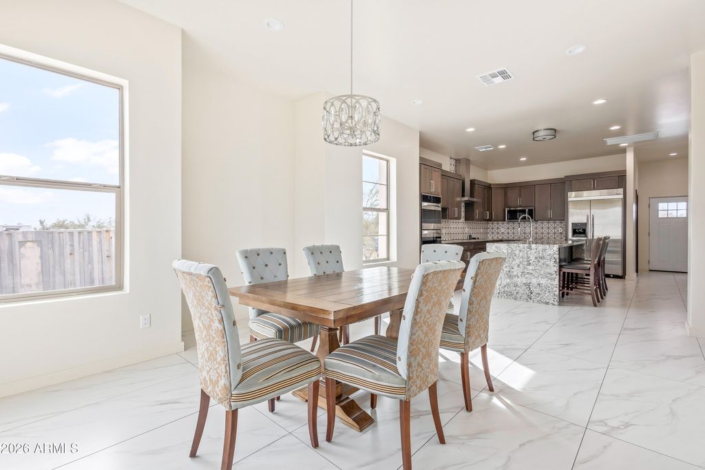 Image 7 of property listing at 17021 E LOWDEN Road, Rio Verde, AZ 85263